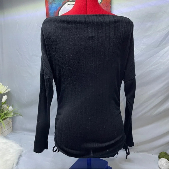 Revamped off the shoulders black long sleeve sweater - Picture 14 of 16